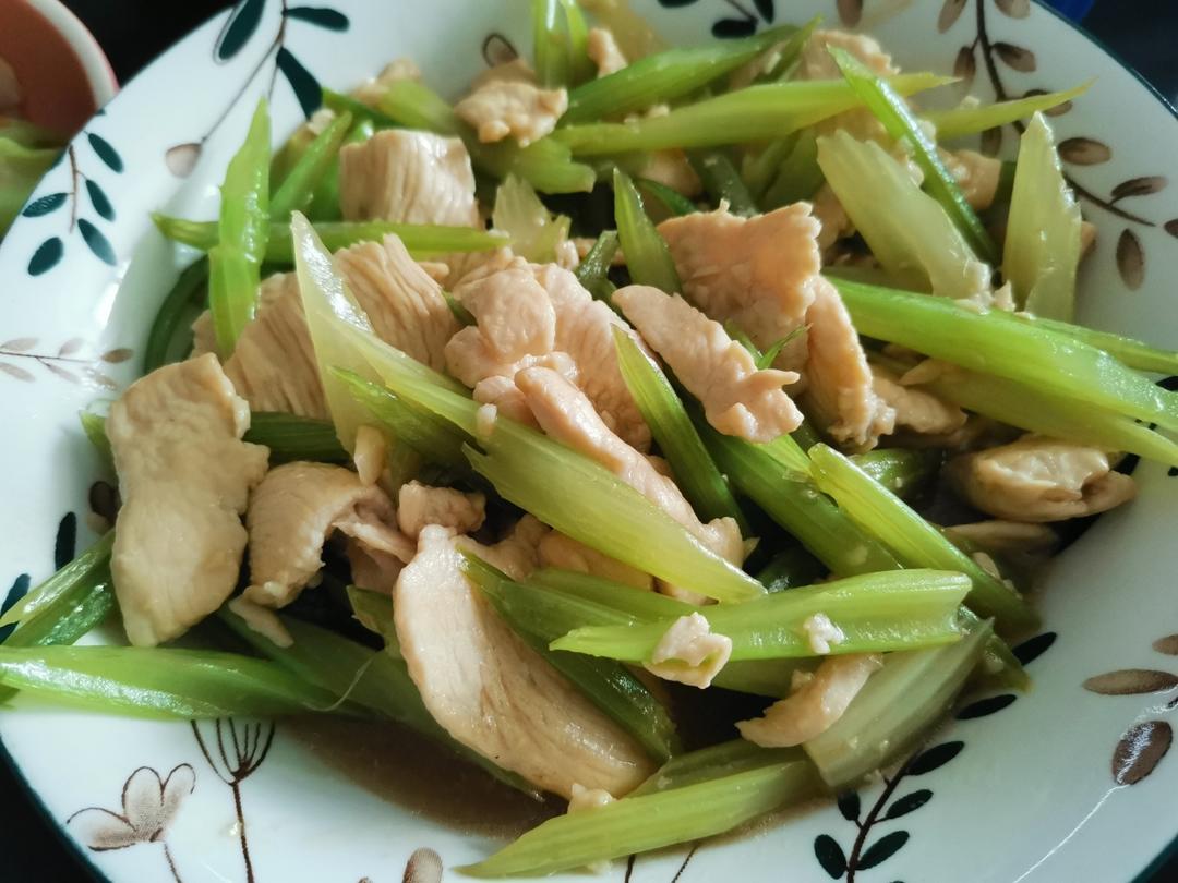 西芹炒鸡片