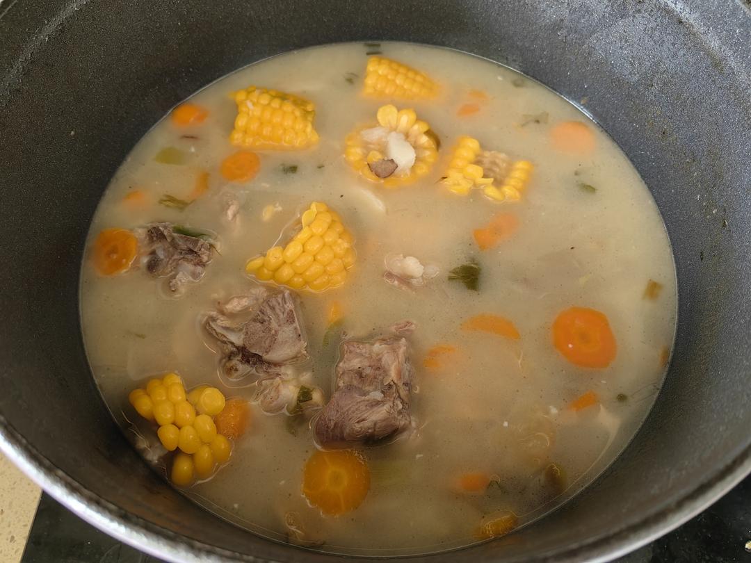 连吃三碗的玉米山药排骨汤
