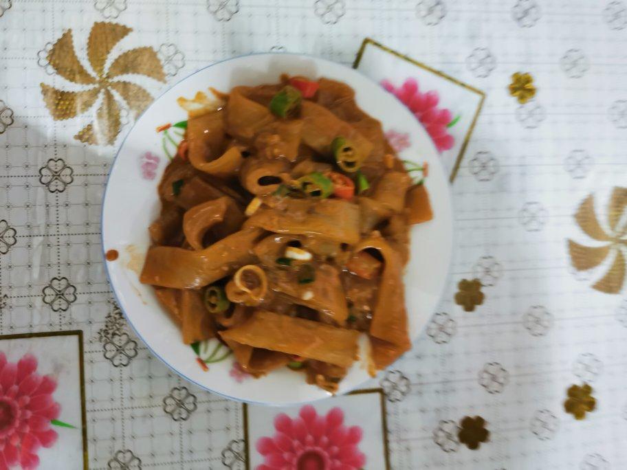 麻酱流汁宽粉