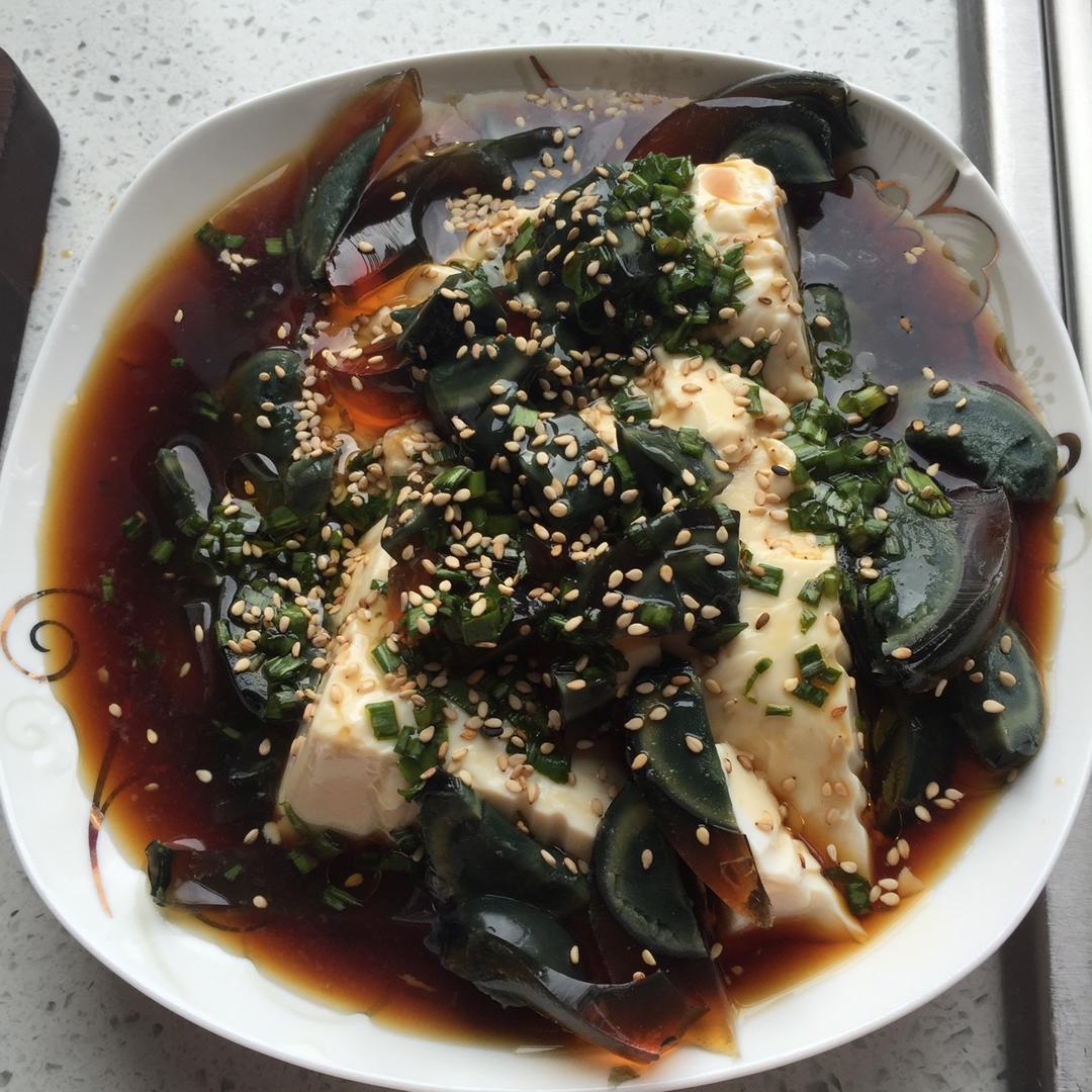 凉拌皮蛋豆腐