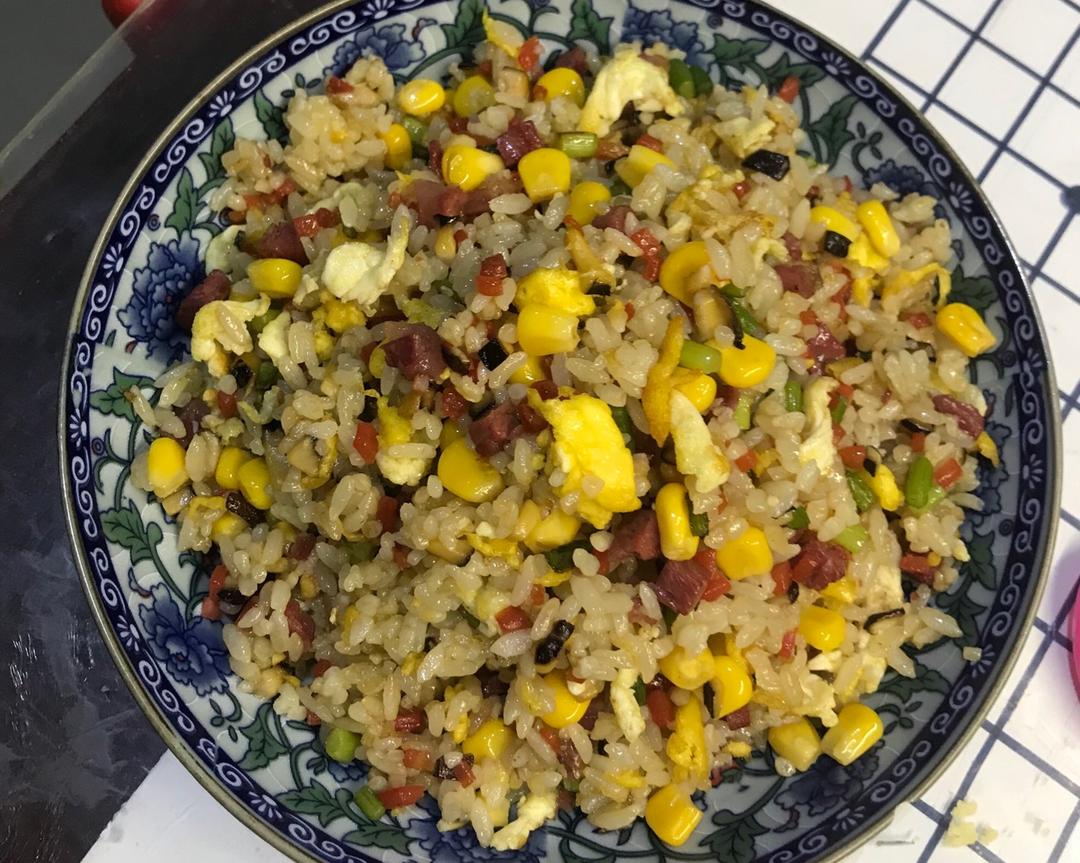 蒜苔牛肉炒饭的做法