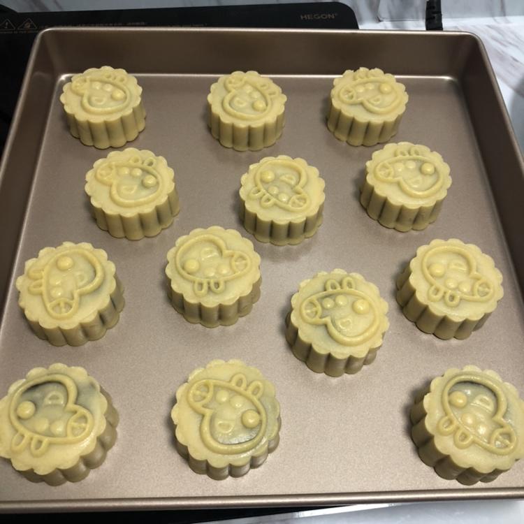 广式月饼—蛋黄莲蓉月饼