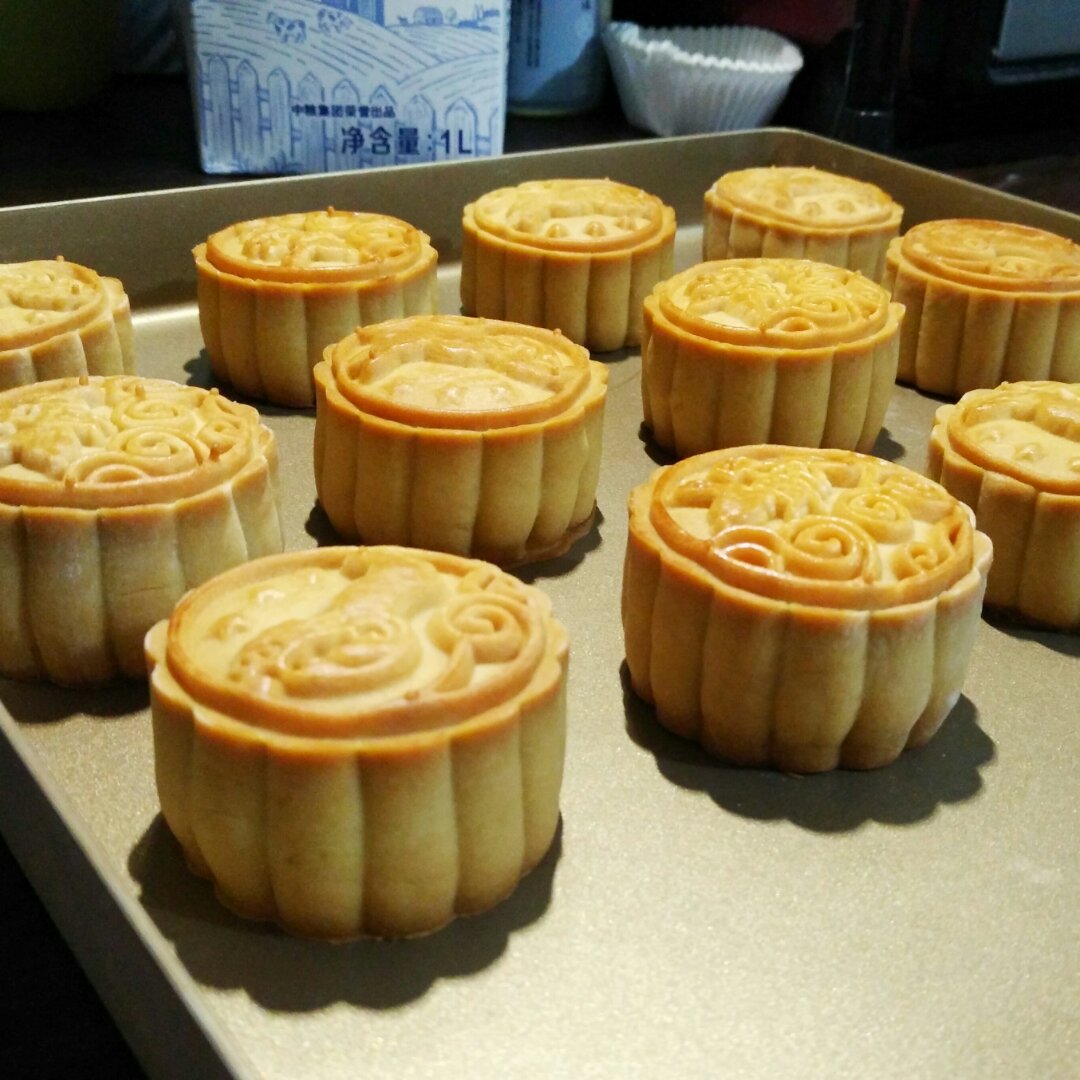 广式月饼—蛋黄莲蓉月饼