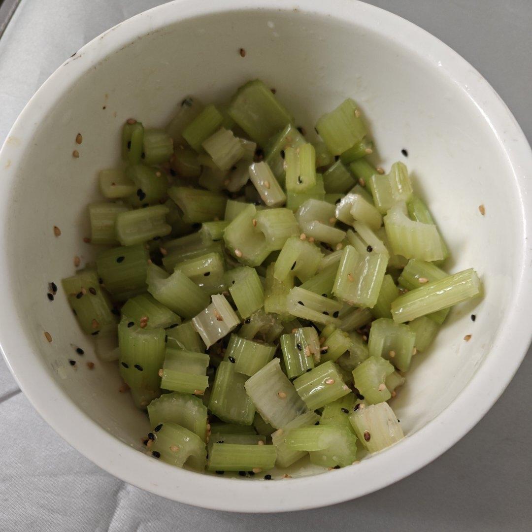 凉拌芹菜