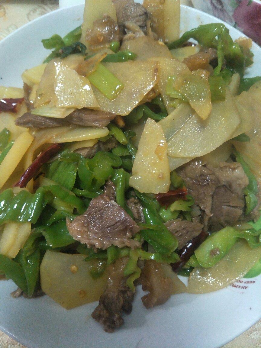 熟牛肉小炒土豆片