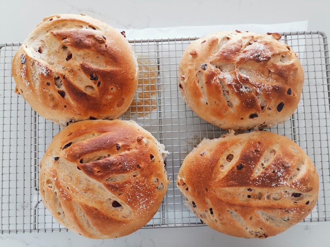 全麦蔓越莓核桃软欧包