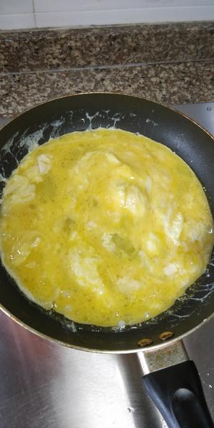 懒人炒鸡蛋大法——少洗一只碗和一双筷子的做法 步骤3