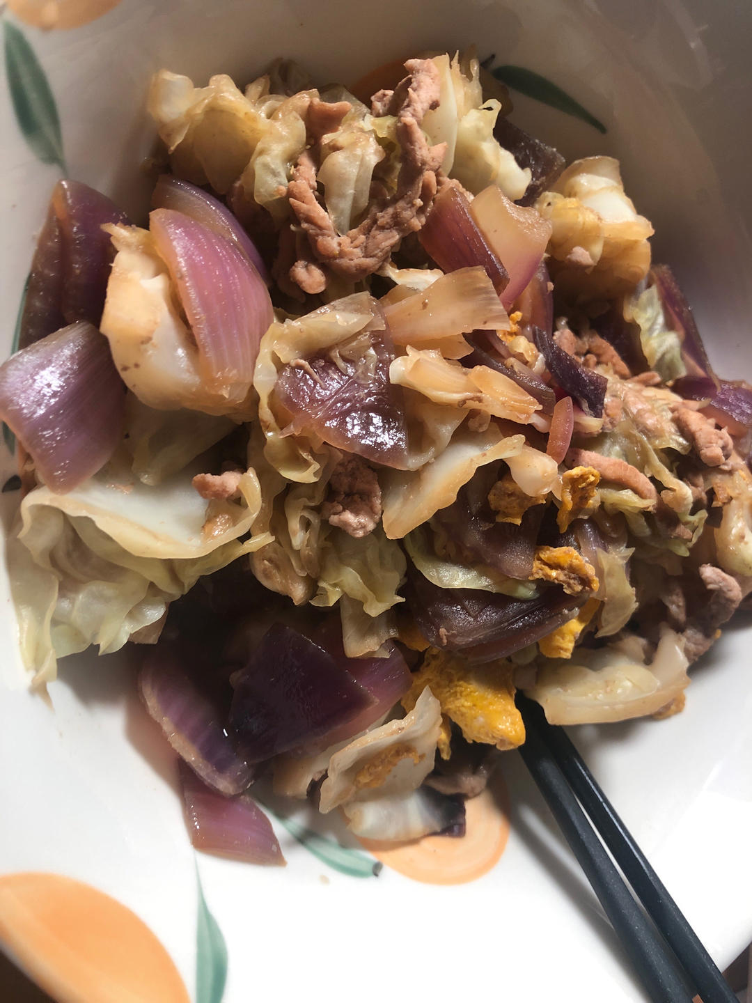 卷心菜白洋葱炒五花肉