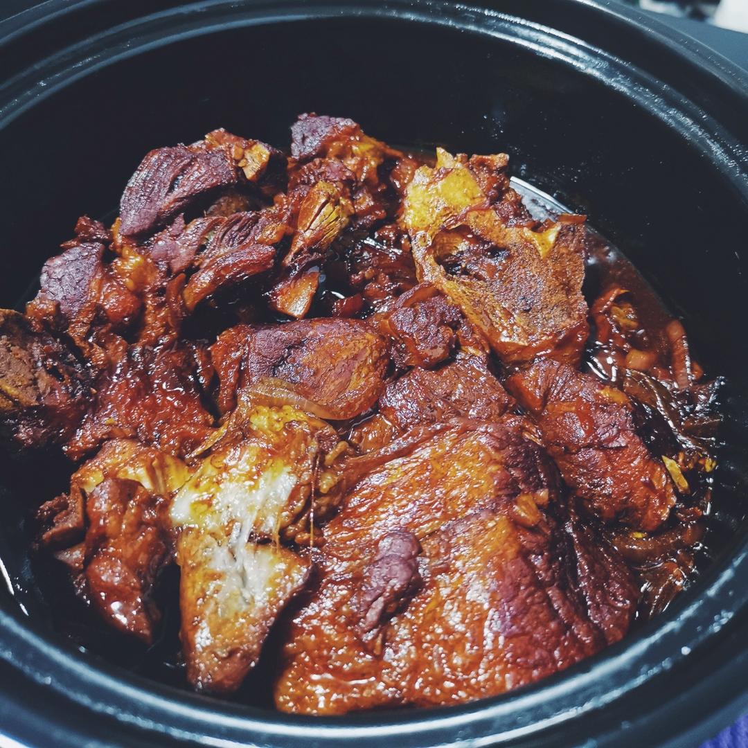 人间美味：砂锅炖猪蹄