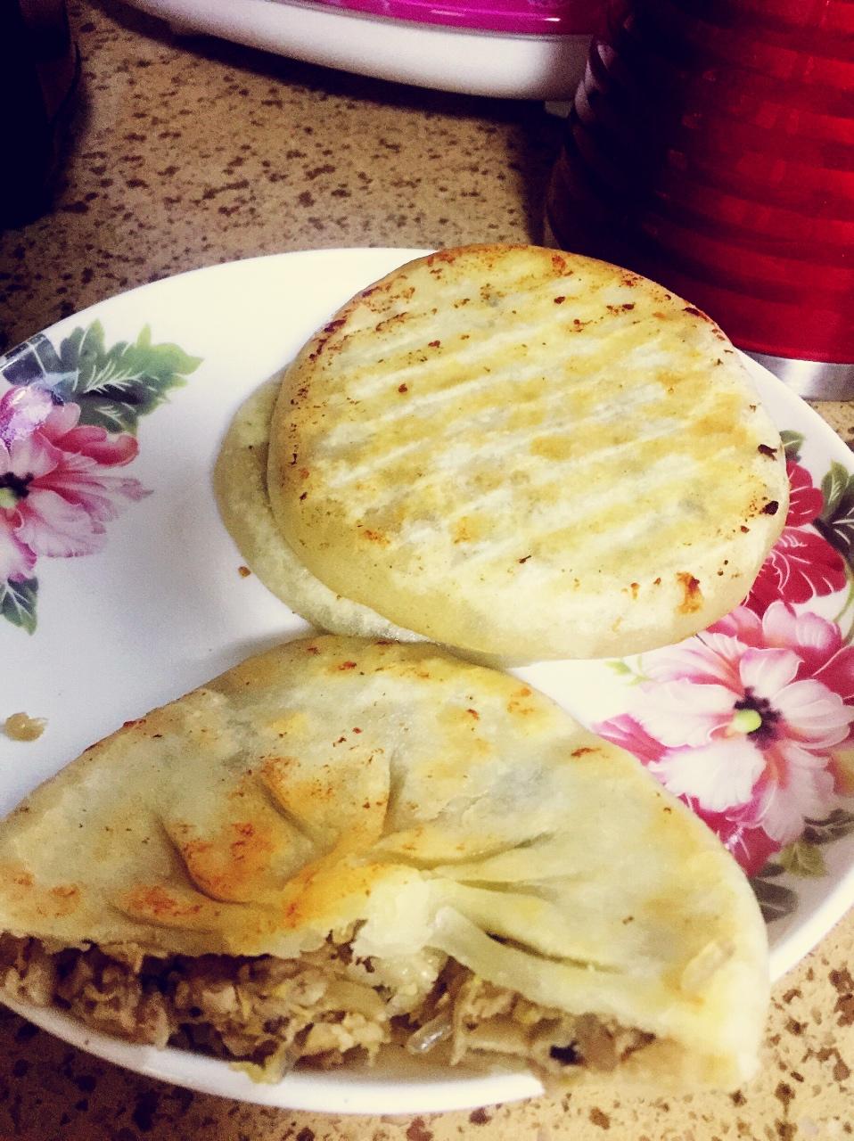 东北酸菜猪肉馅饼