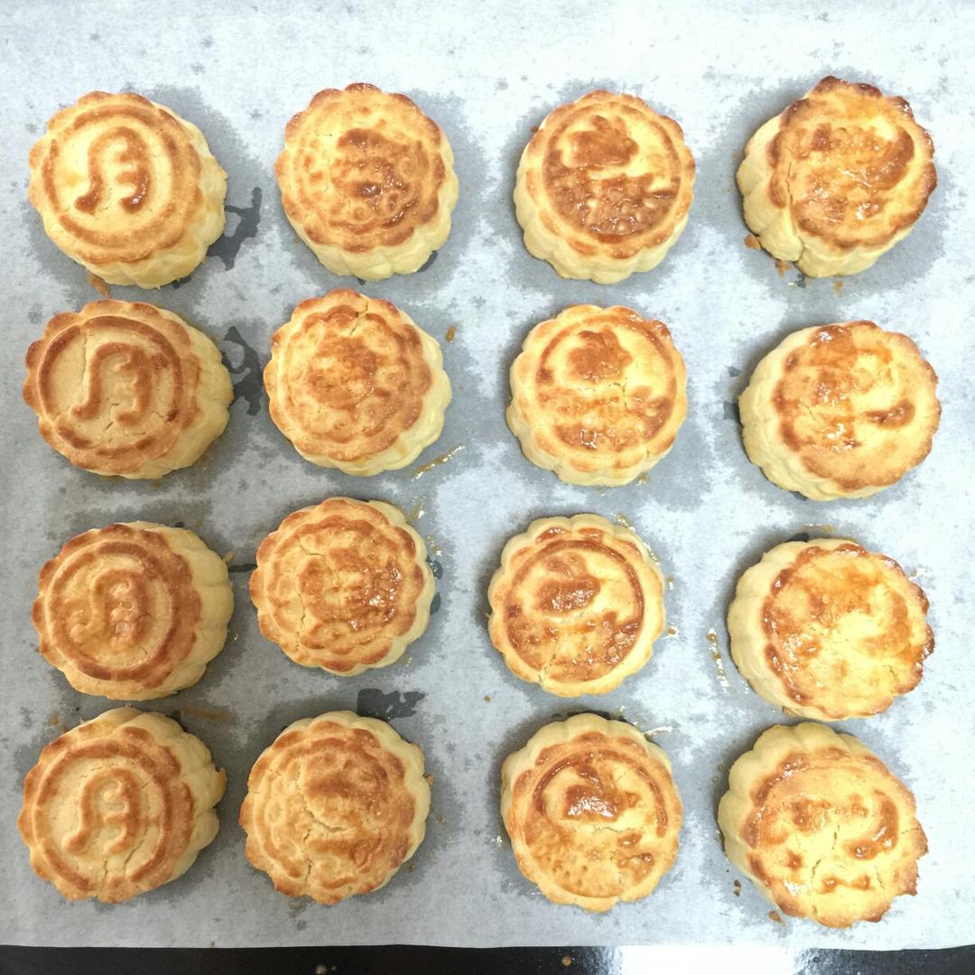 酥皮奶黄月饼