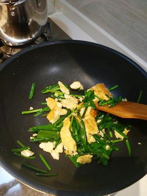 韭菜炒鸡蛋（简单易做）的做法 步骤5