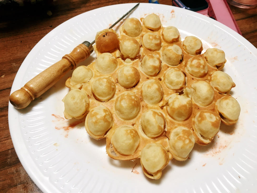 11岁女孩自制鸡蛋仔