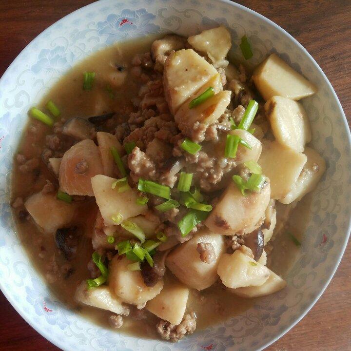 香菇肉末焖香芋(宝贝最喜欢吃的菜之一)