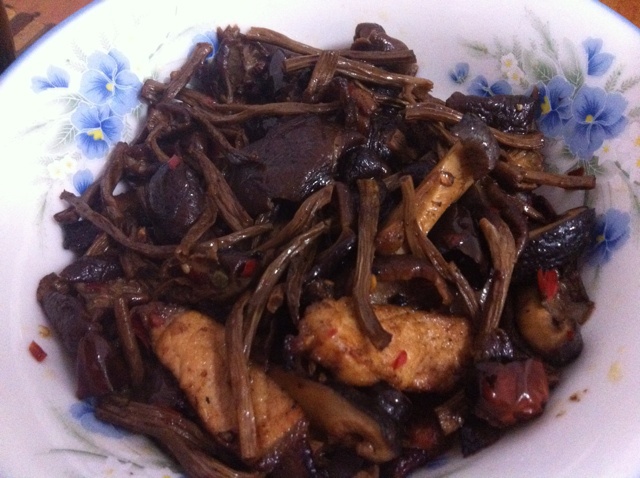 干锅茶树菇