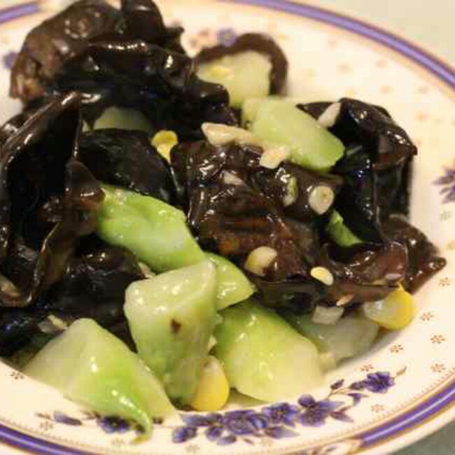 蒜蓉西兰花炒黑木耳