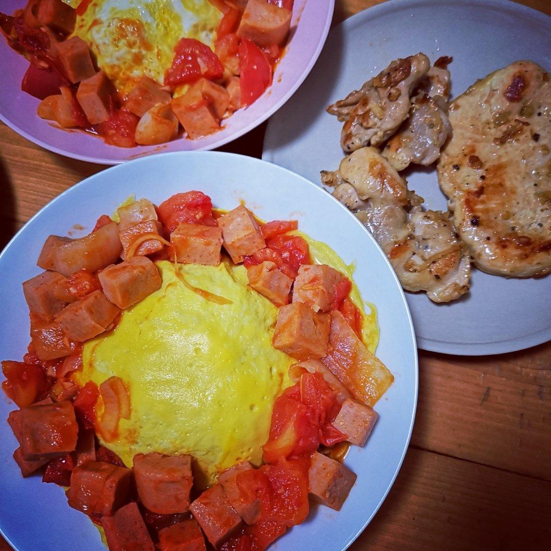 红烩午餐肉蛋包饭