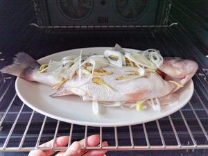 ㊙️年味‼️家宴必备清蒸鲈鱼‼️蒸蒸日上的做法 步骤4