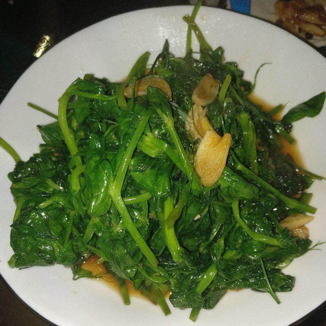 清炒豌豆尖
