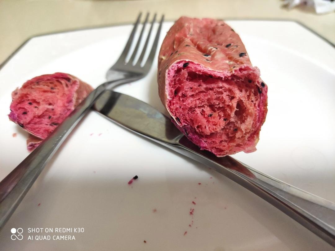 奈雪的茶～草莓魔法棒～火龙果软欧