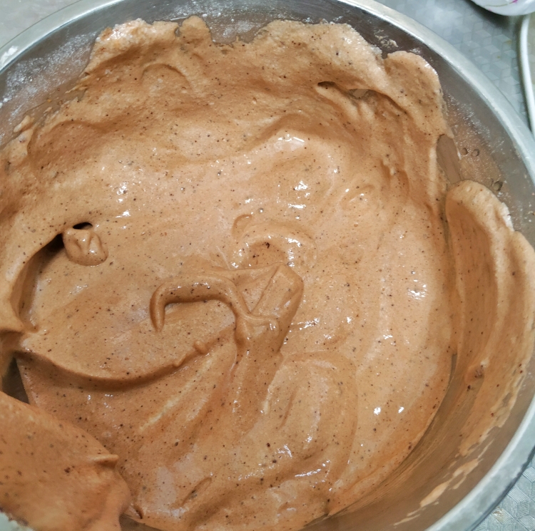 超简单，成功率100%巧克力/原味戚风蛋糕胚的做法 步骤5