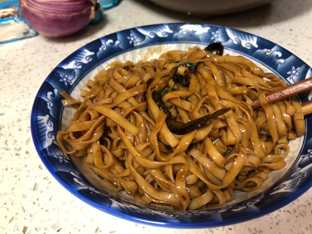 10分钟搞定的一碗葱油拌面