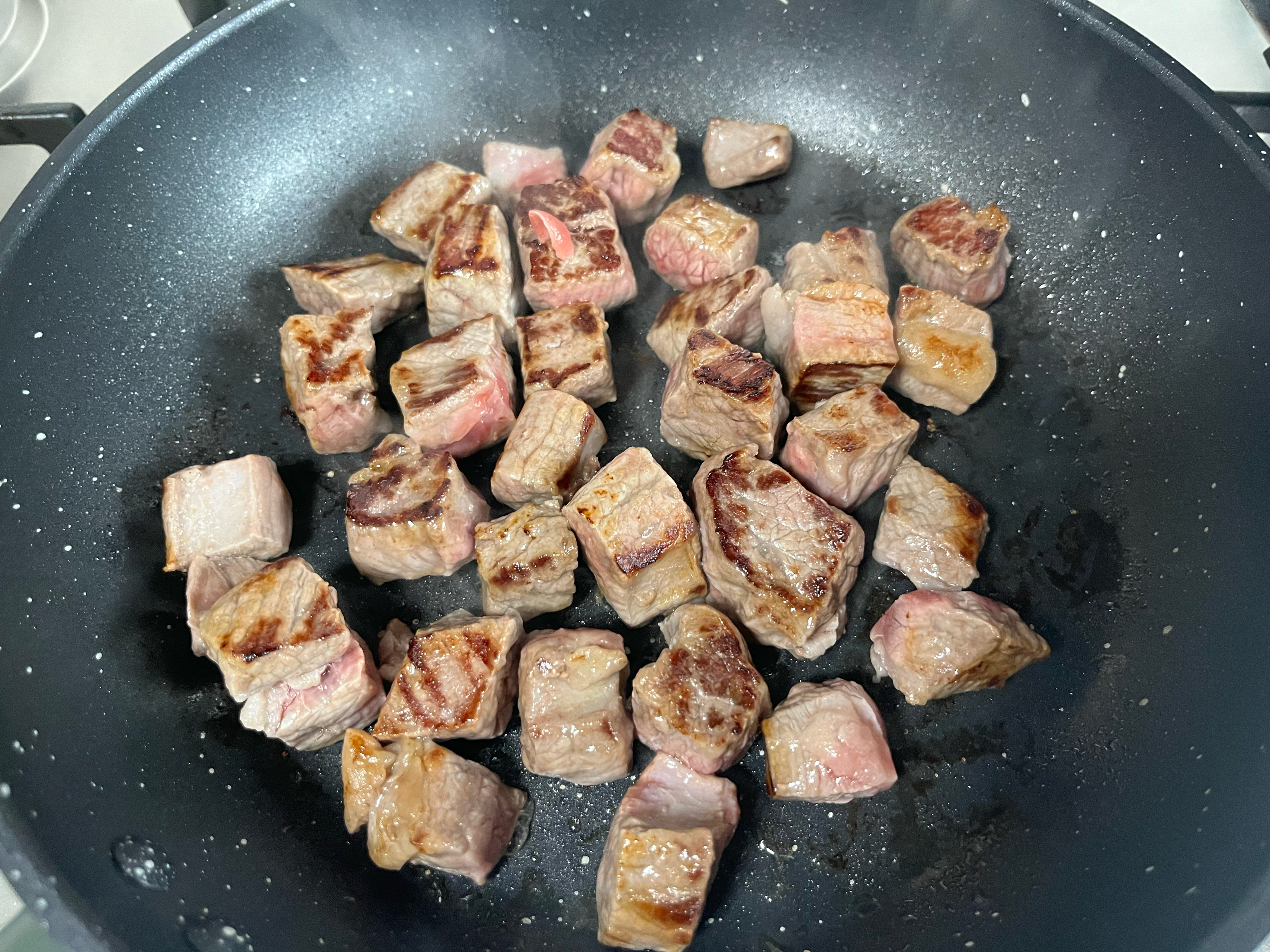 澳洲牛肉｜小米辣爆炒和牛的做法 步骤3