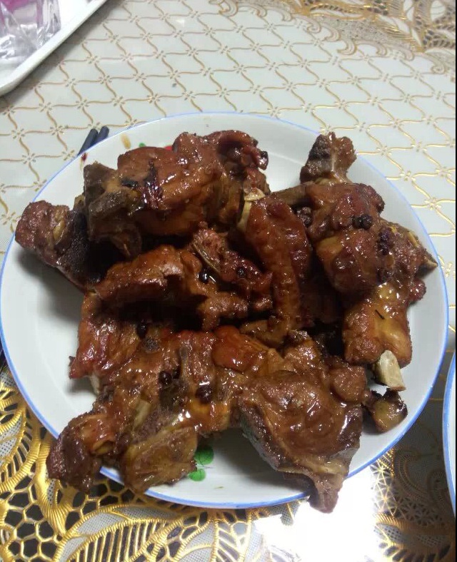 啤酒烧排骨（好吃到吼吼～）