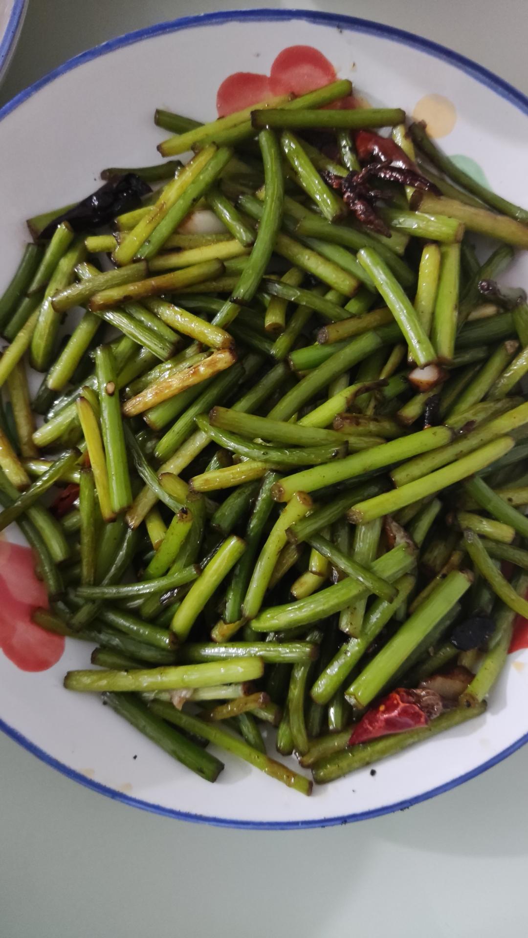 做法简单又下饭的炒蒜苔❗️