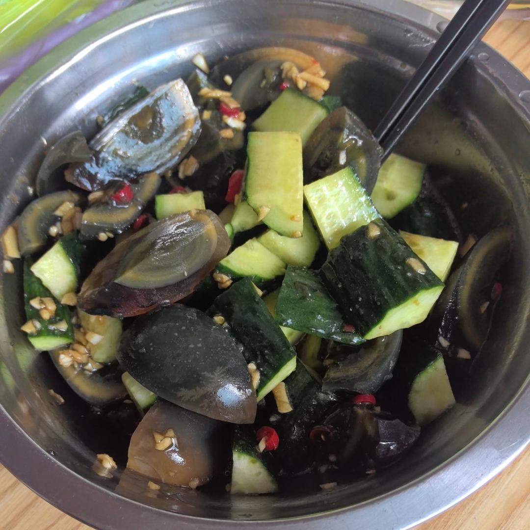 夏日开胃小凉菜“皮蛋拌黄瓜🥒”开胃减脂