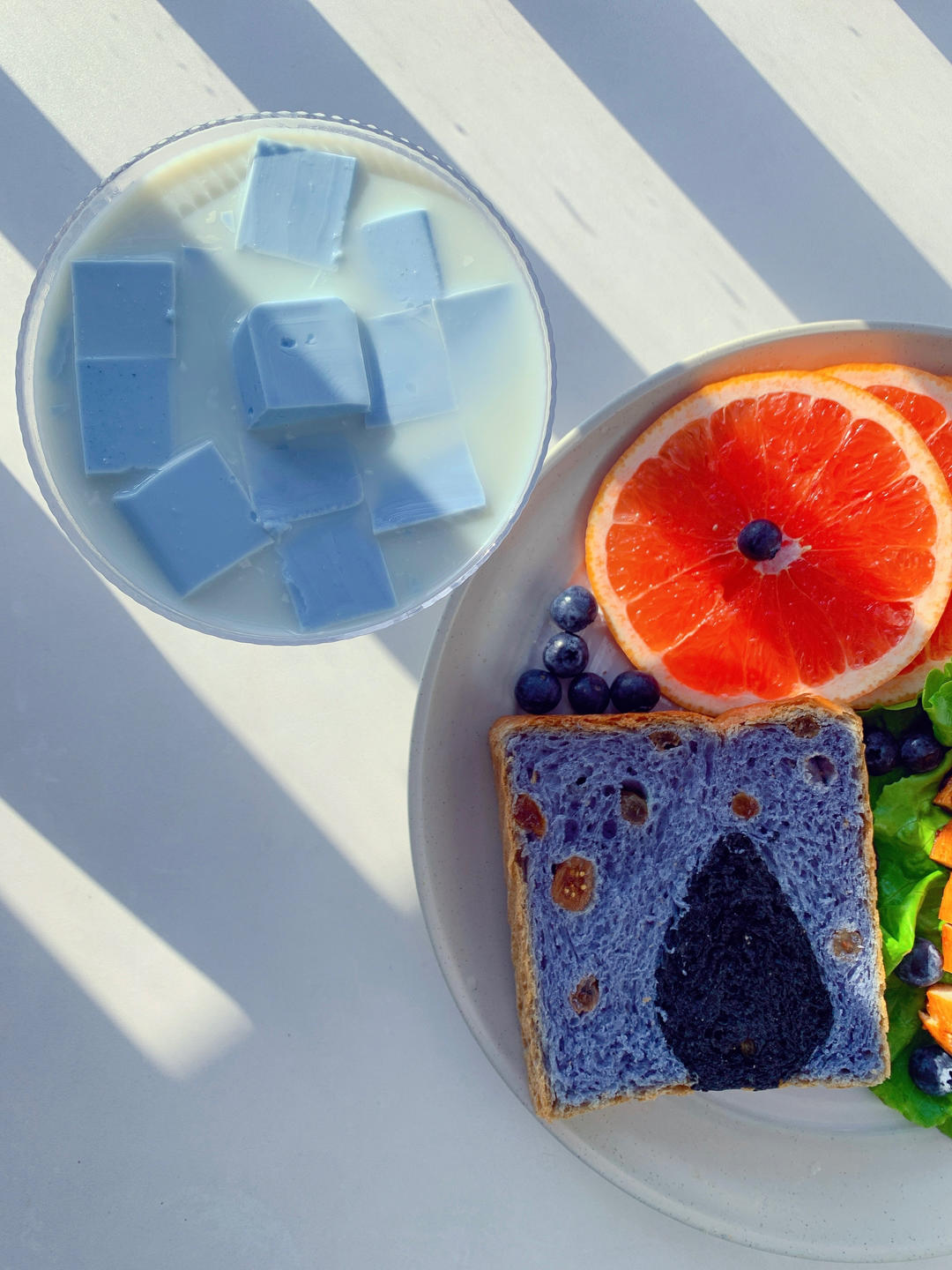 用美食向大师致敬：蝶豆花梵高“星空”吐司B12