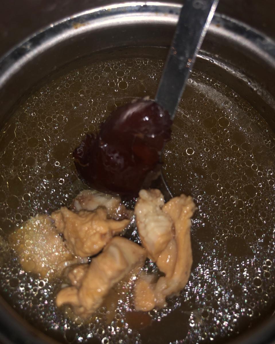 黄芪花胶炖鸡汤