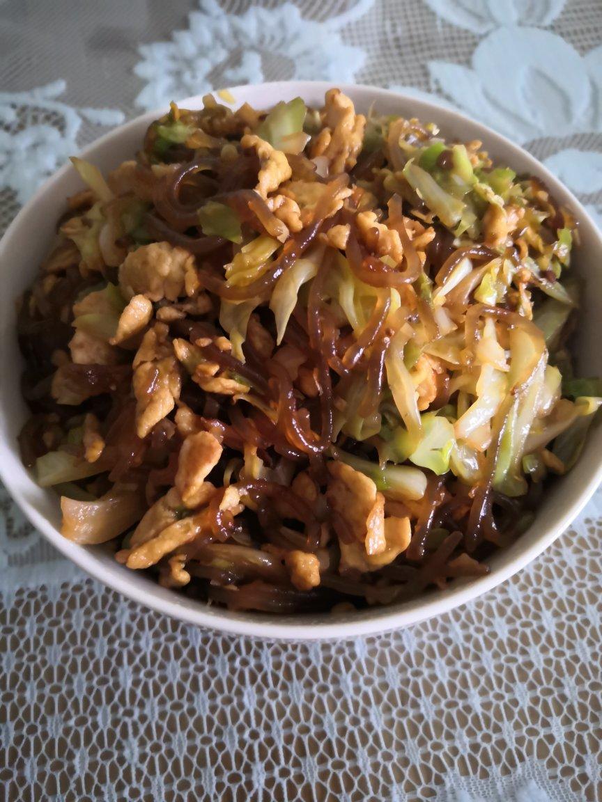 最近爱吃粉丝粉条～包菜炒粉丝