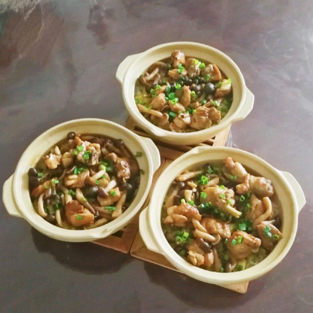 茶树菇滑鸡红薯煲仔饭