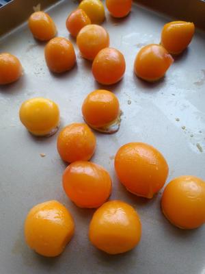 紫薯蛋黄酥的做法 步骤7