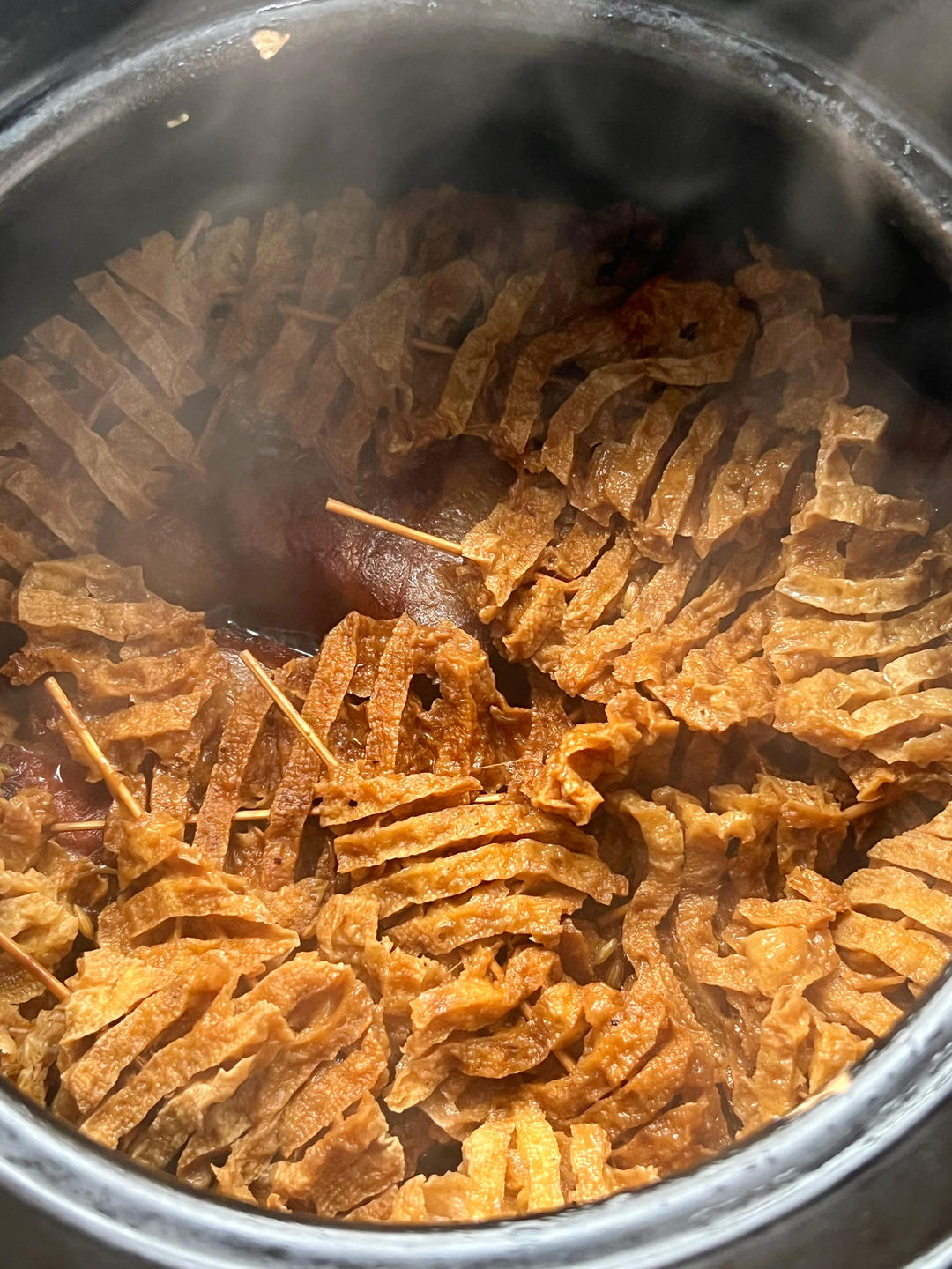 肉夹馍，满满一口都是肉，无敌满足