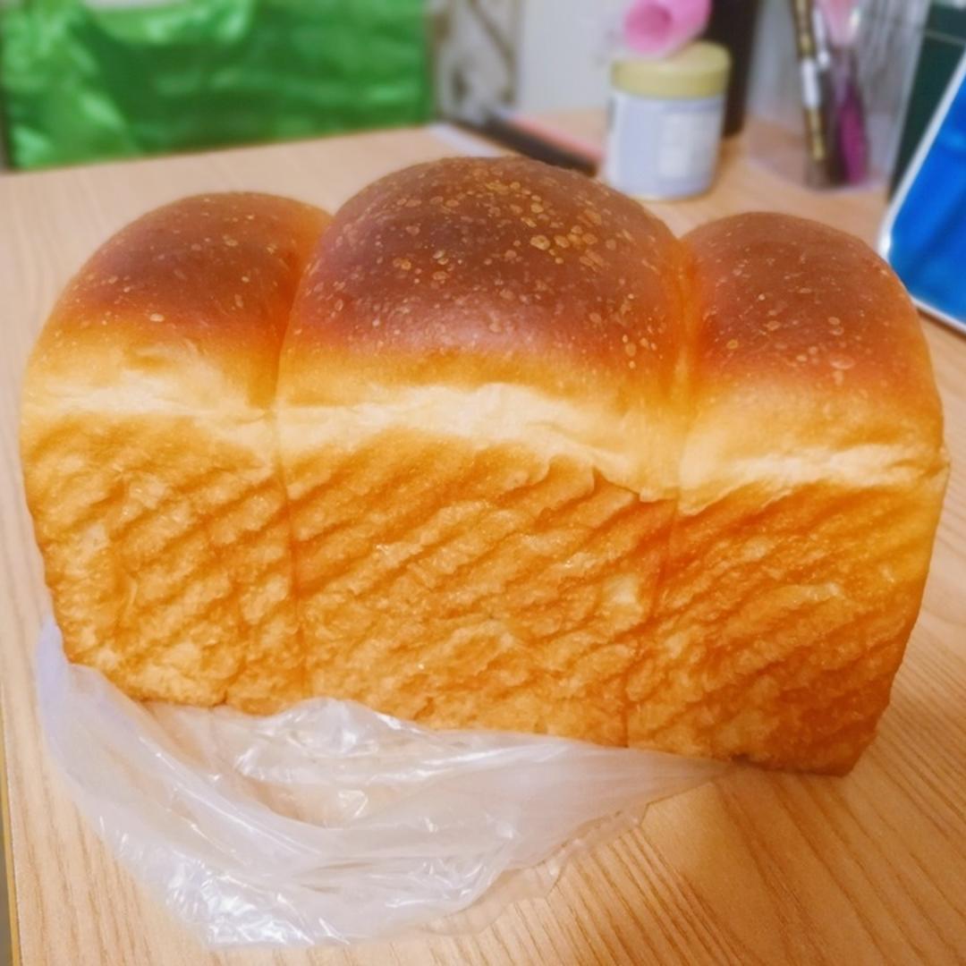 蛋白奶油吐司