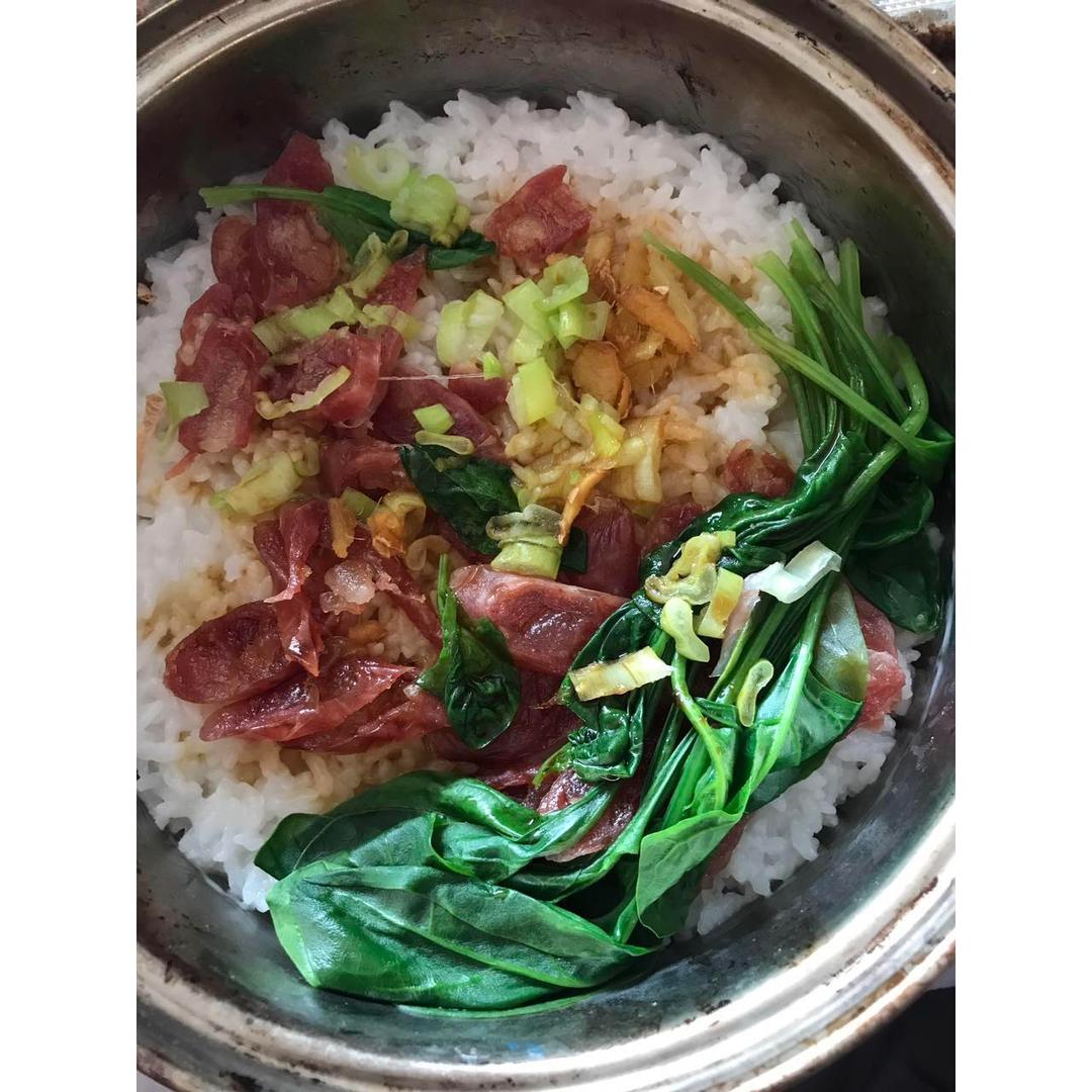 广式腊味煲仔饭