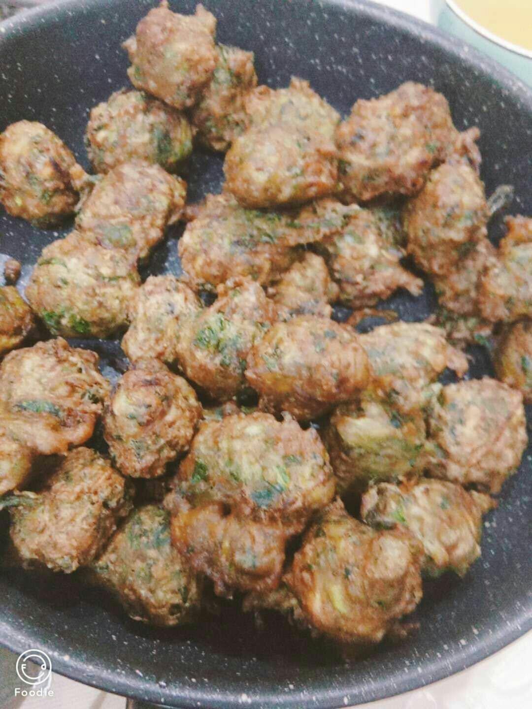 芹菜叶丸子