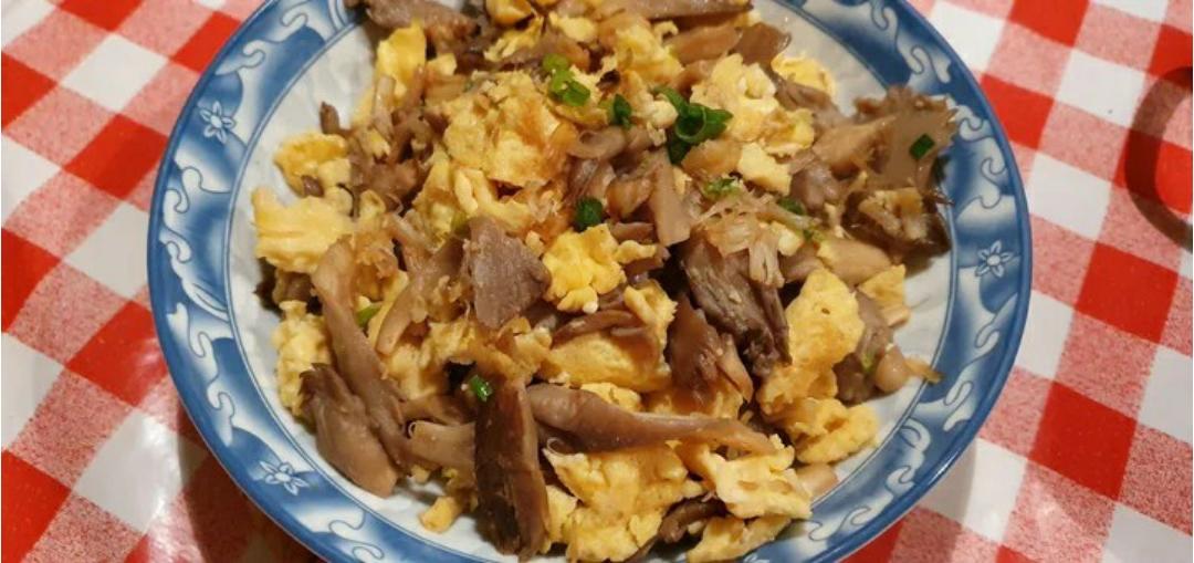 一勺油一勺盐做出超级鲜美的平菇炒鸡蛋