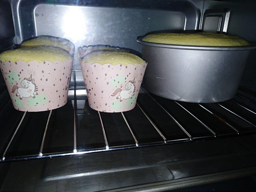 不开裂不回缩不掉皮的酸奶水浴法蛋糕