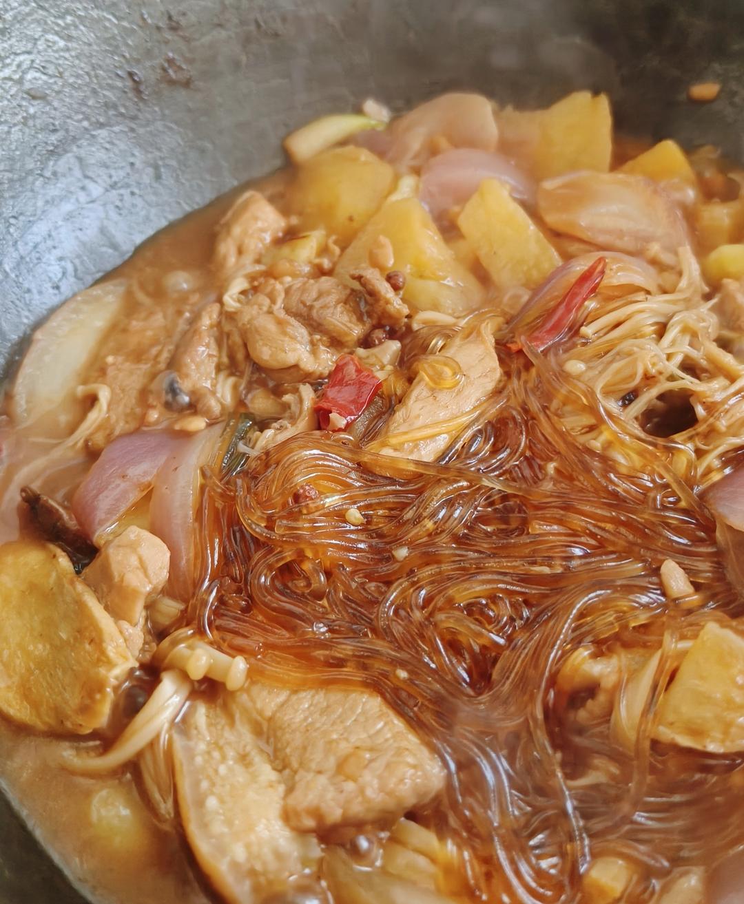 秒杀饭店❗️东北铁锅炖鸡一锅出