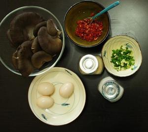 剁椒蘑菇炒鸡蛋的做法 步骤1