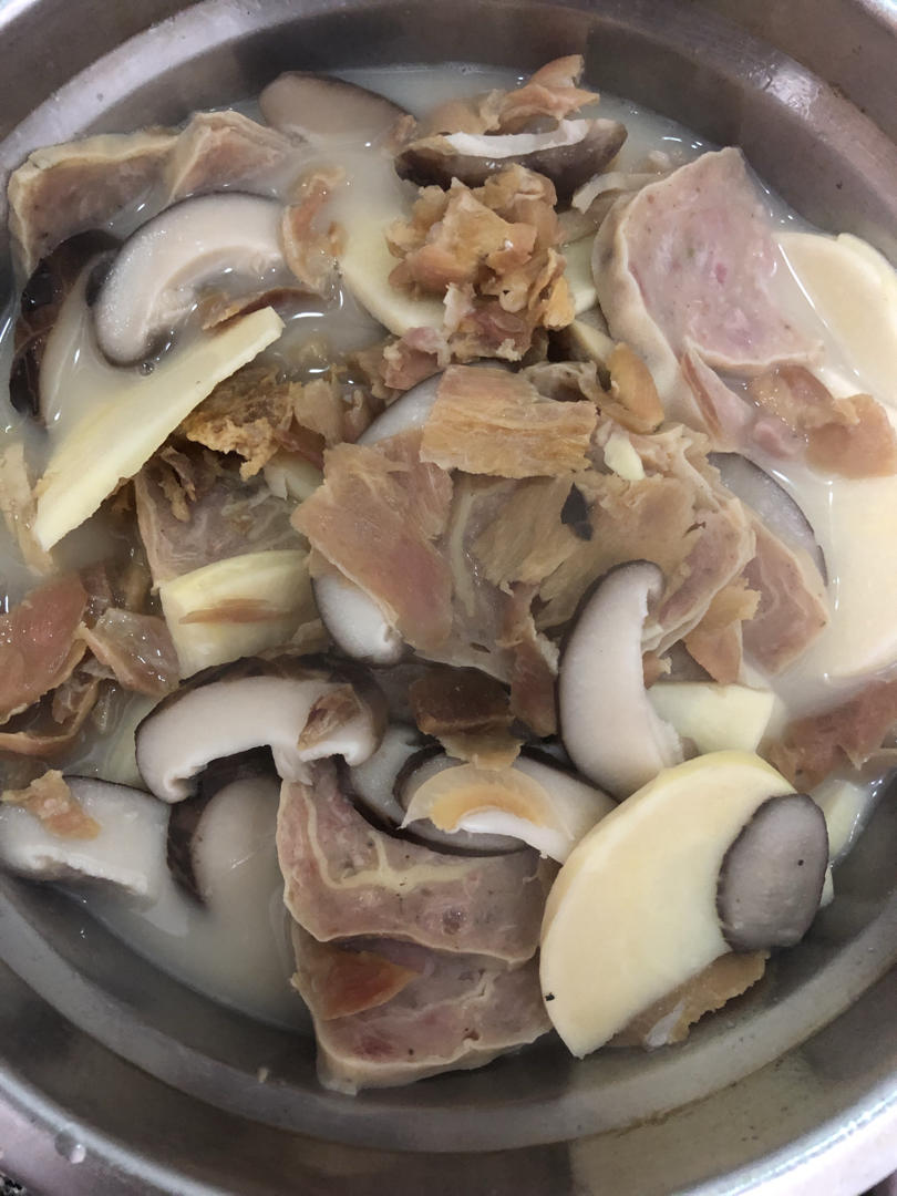 芦荟煜做的腌笃鲜(金华火腿春笋汤)