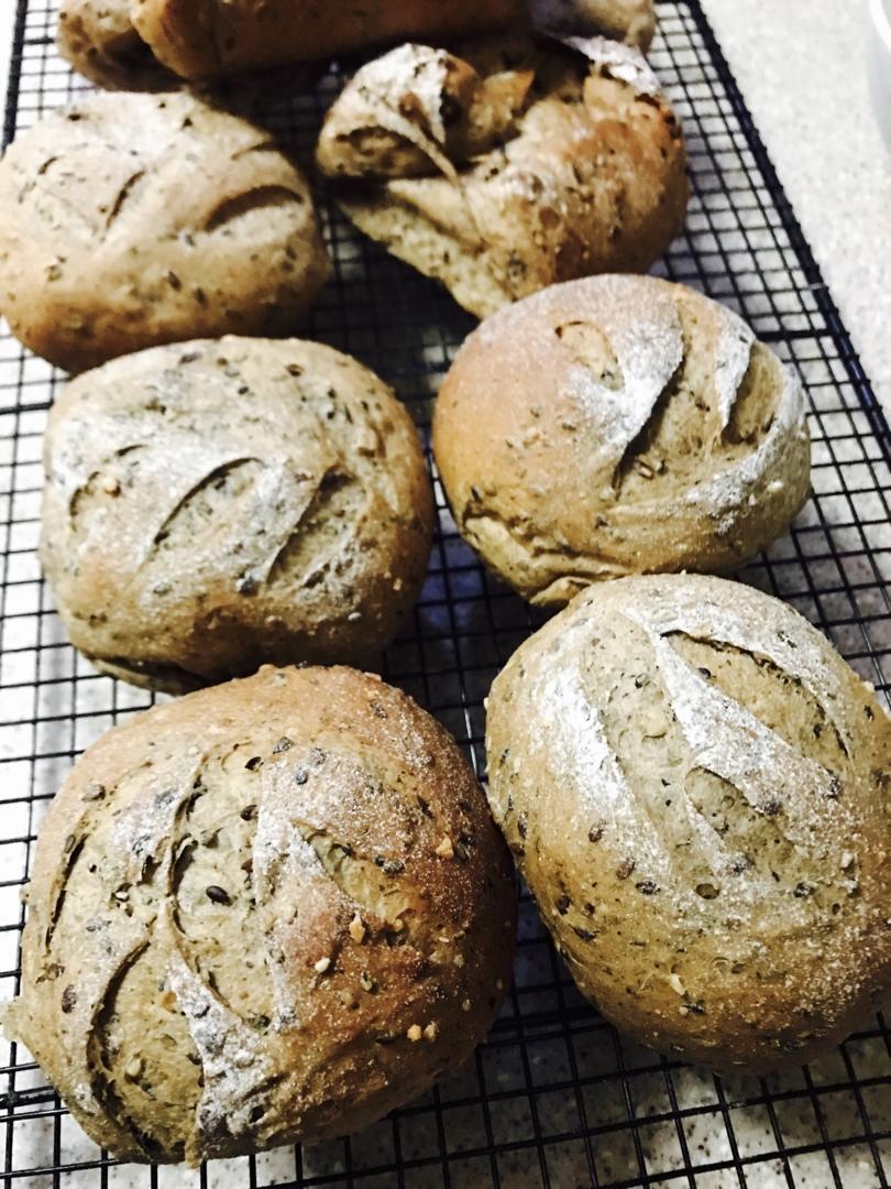 全麦亚麻籽面包