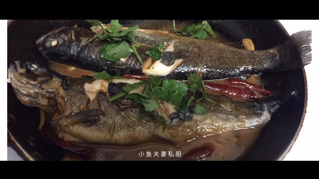 红烧虹鳟鱼
