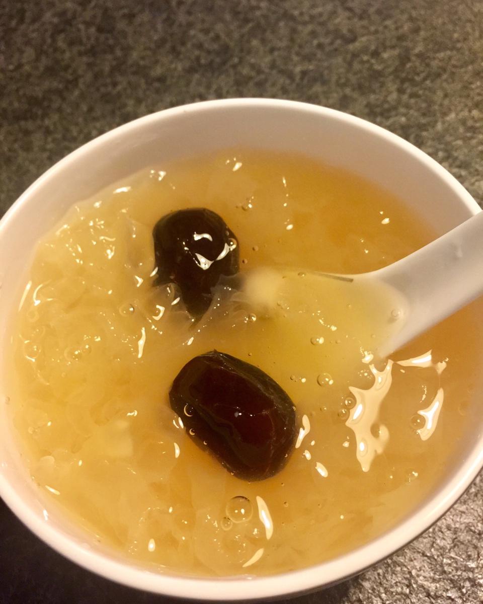 冰糖银耳红枣汤
