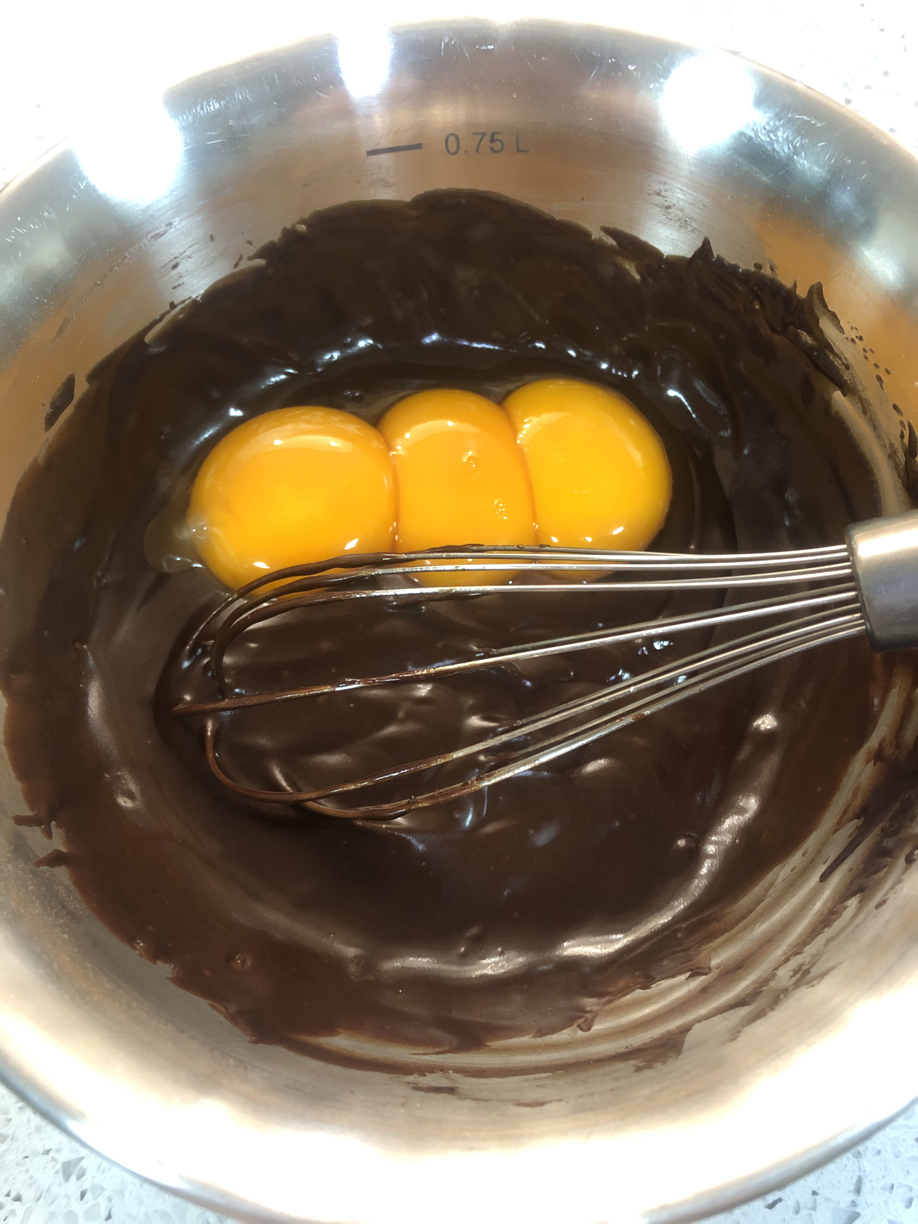 简单好吃的新手巧克力戚风蛋糕（蛋糕胚）6寸的做法 步骤6