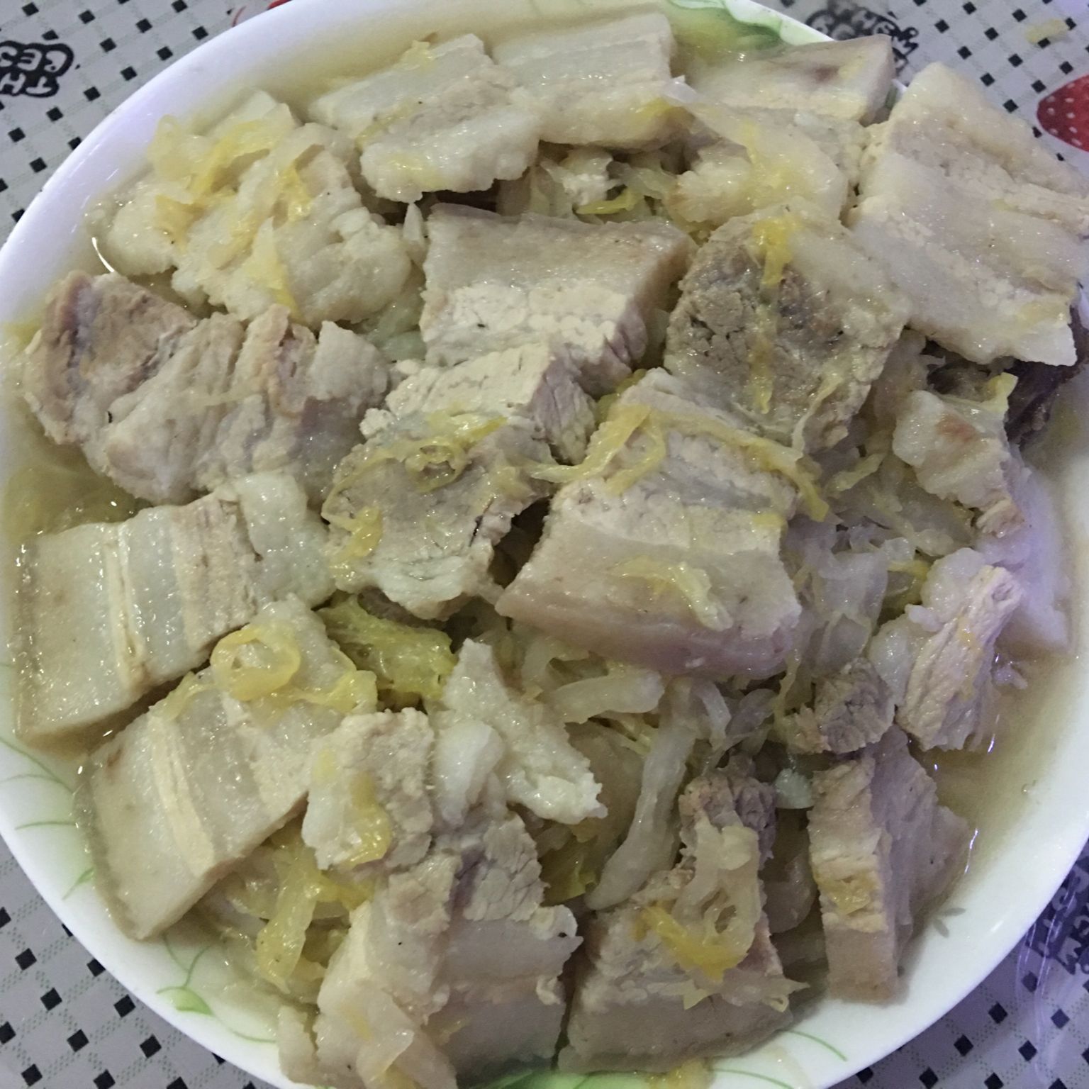 五花肉炖酸菜【最爱妈妈菜】