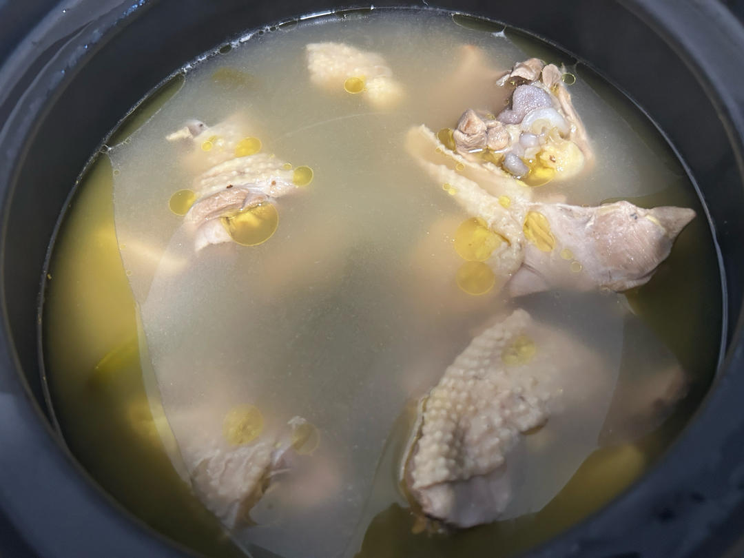 剥皮辣椒香菇鸡汤